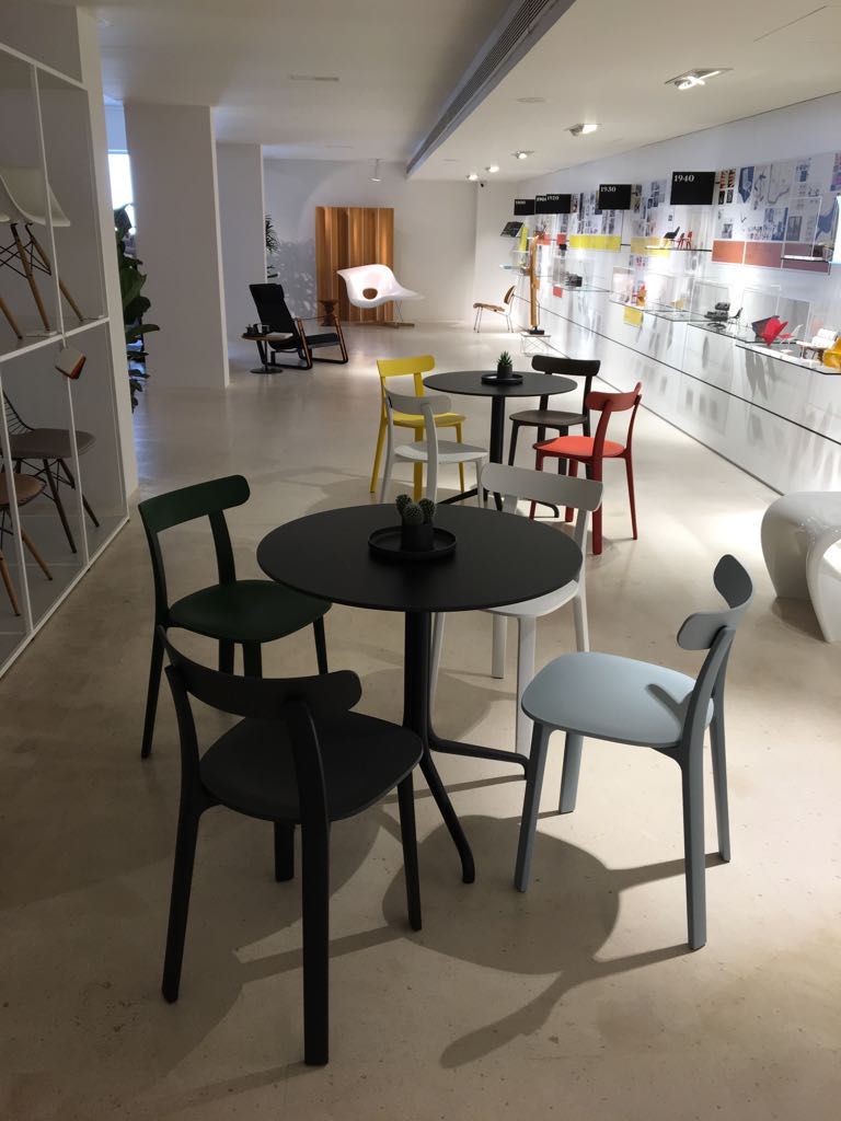 开云（中国） - 桌几|茶几/边几|办公家具|设计师家具|贝尔维尔洽谈台